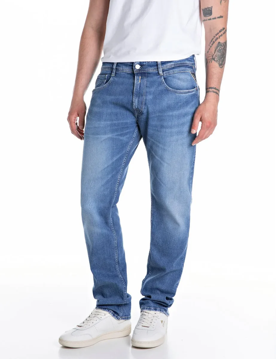 Replay Rocco Comfort-Fit Jean | Medium Light Wash