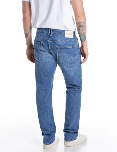 Replay Rocco Comfort-Fit Jean | Medium Light Wash